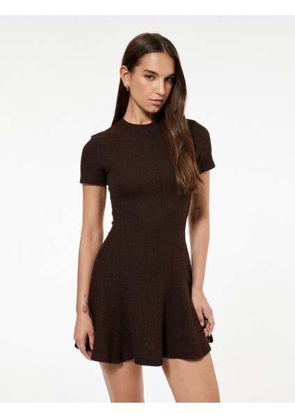 Viskon Karışımlı Kısa Kollu Bisiklet Yaka Mini Elbise fiyatları