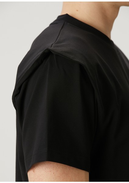 Siyah Logo Detaylı T-Shirt