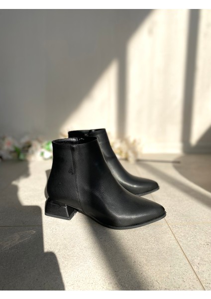 Siyah Cilt 4 cm Kalın Galvaniz Topuklu Şık Günlük Kadın Bot TMD2024800