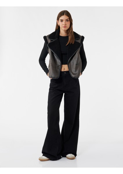 Dik Yaka Kolsuz Peluş Detaylı Yelek