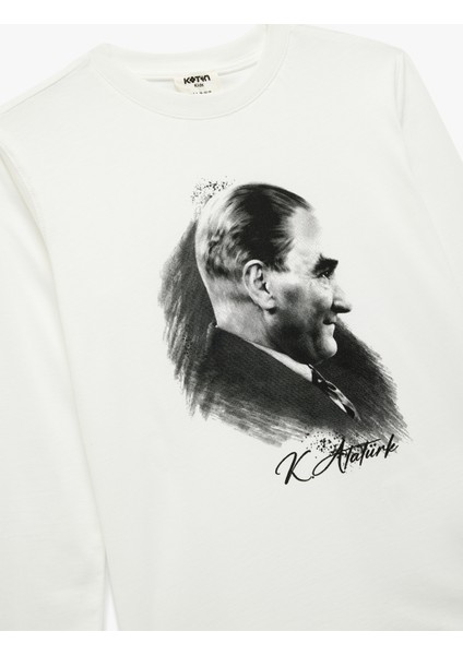 Pamuklu Uzun Kollu Bisiklet Yaka Atatürk Baskılı Tişört modelleri