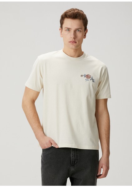 Ekru Çiçek Nakışlı T-Shirt
