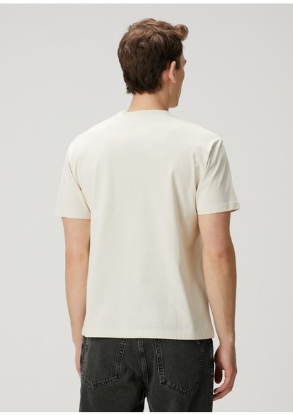 Ekru Çiçek Nakışlı T-Shirt fırsatları