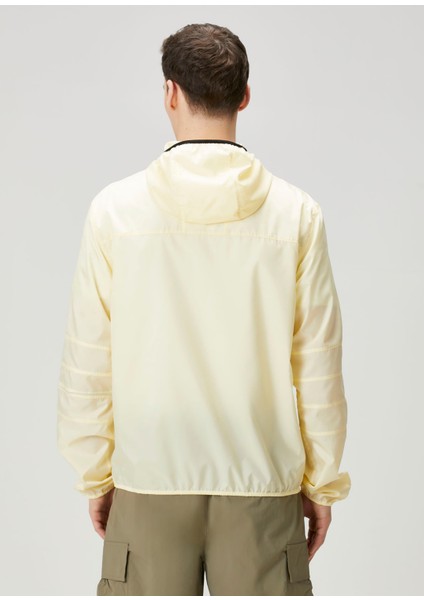 Açık Sarı Logo Baskılı Yağmurluk fırsatları