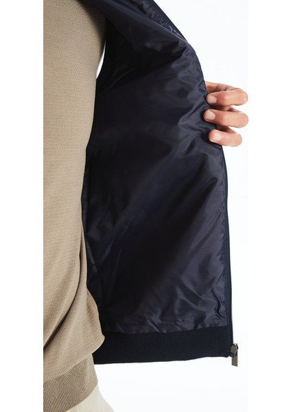 Yeni Sezon Standart Kalıp Dik Yaka Erkek Triko Yelek fırsatları