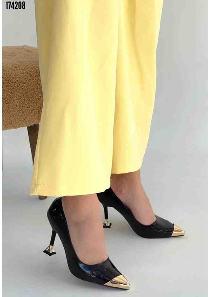 Artem Siyah Rugan Topuklu Ayakkabı, Kırmızı Gül Figürlü Kolye Hediye modelleri