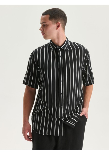 Yeni Sezon Regular Fit Kısa Kollu Çizgili Viskon Erkek Gömlek