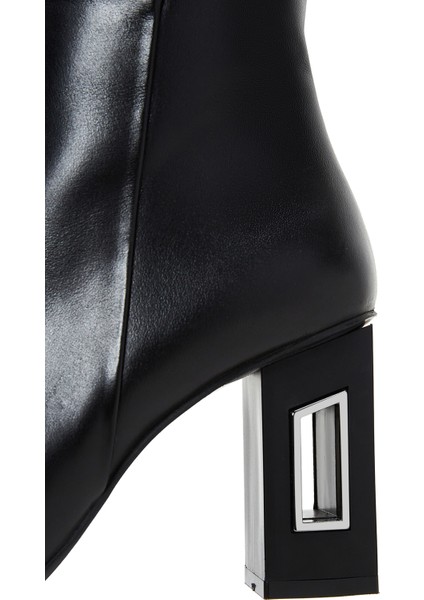 Kadın Siyah Fermuarlı Topuklu Deri Çizme 25WFD131518