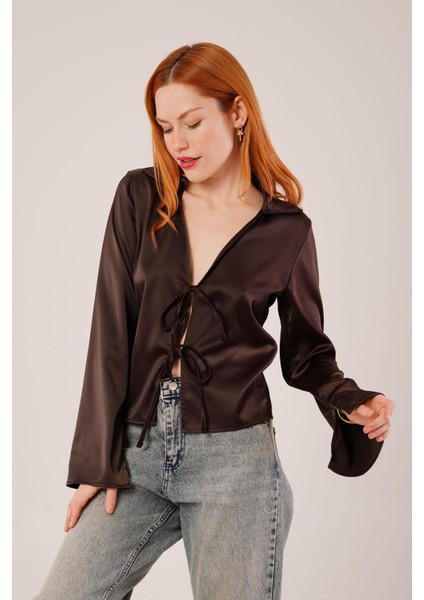 Önden Bağlama Detaylı Saten Kahverengi Bluz fırsatları