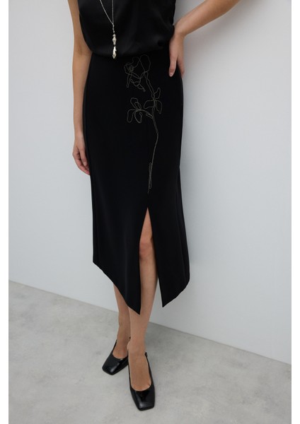 Zincir Işlemeli Yırtmaçlı Midi Boy Etek Siyah K2615004_001 modelleri