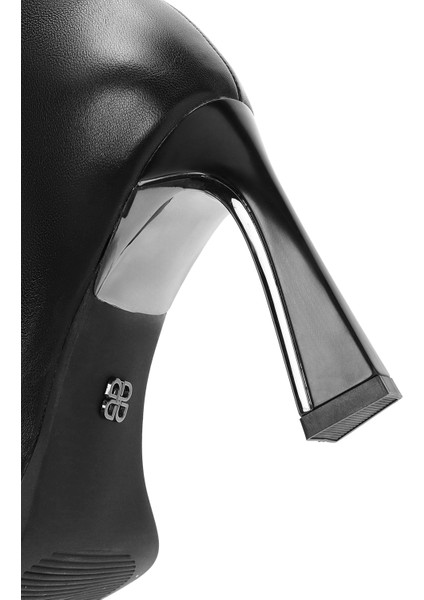 Kadın Siyah Fermuarlı Topuklu Deri Bot 25WFD490018