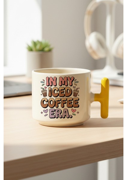In My Iced Coffee Era Baskılı Sarı Renkli T Kulplu Latte Fincanı Kupa