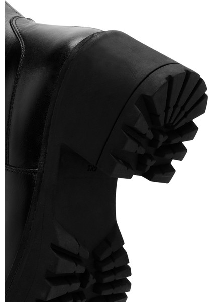 Kadın Siyah Fermuarlı Kalın Topuklu Deri Çizme 25WFD510618