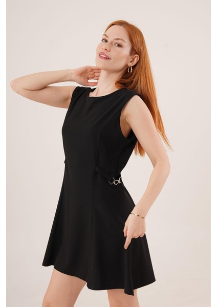Yanları Zincir Detaylı Sıfır Kol Siyah Mini Elbise fırsatları