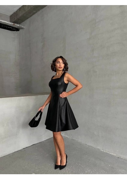 Kare Yaka Deri Elbise Siyah H24442 indirimleri