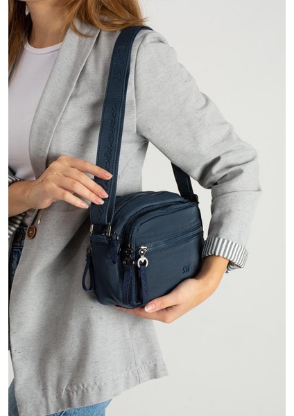 Yumuşak Dokulu Ultra Hafif, Esnek ve Su Geçirmez Polyamid Kumaş Omuz Çantası Lacivert Model: (571-13-14E)