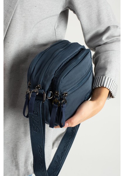 Yumuşak Dokulu Ultra Hafif, Esnek ve Su Geçirmez Polyamid Kumaş Omuz Çantası Lacivert Model: (571-13-14E) modelleri