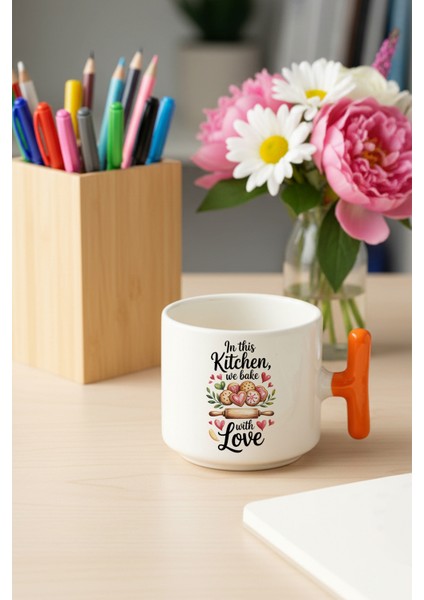 In This Kitchen We Baked With Love Baskılı Turuncu Renkli T Kulplu Latte Fincanı Kupa