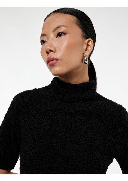 Regular Fit Kısa Kollu Dik Yaka Dokulu Triko Kazak