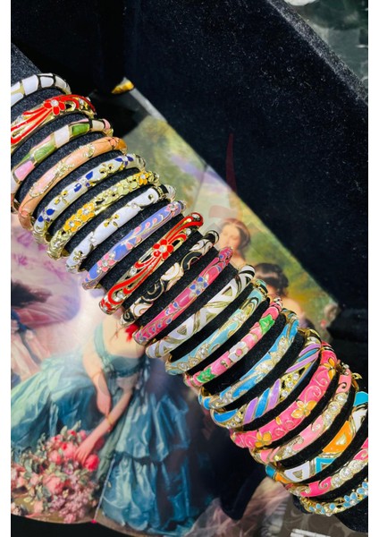 Mineli, Taşlı ve Çiçek Desenli Kırmızı Kelepçe Bileklik modelleri