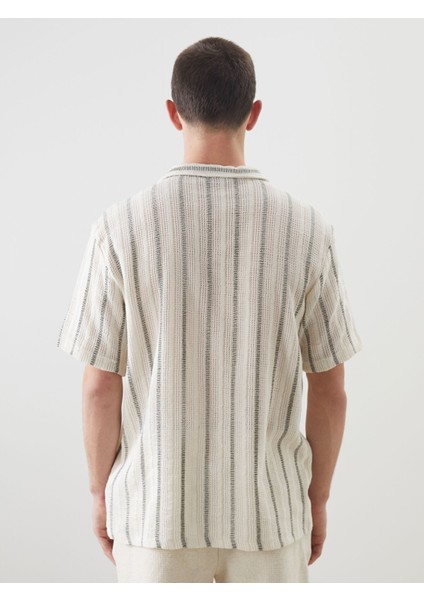 Yeni Sezon Regular Fit Kısa Kollu Çizgili Erkek Gömlek fırsatları