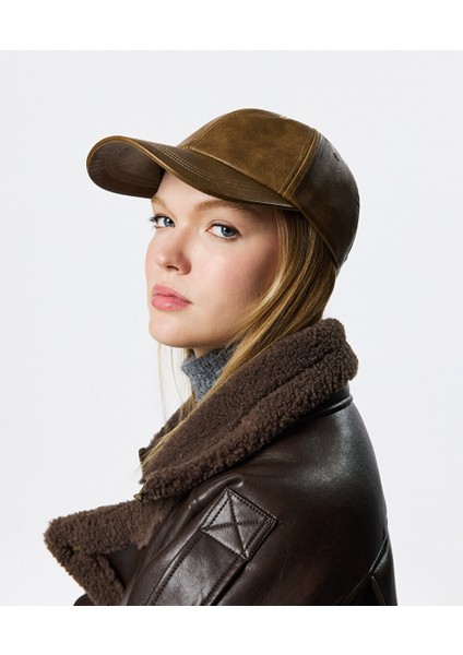 Deri Görünümlü Şapka TW6250077020027 fiyatları