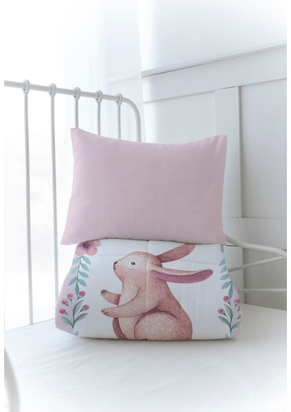 Organik Baskılı Bebek (100X150 Cm) Yorgan Seti - Iconic Serisi - Pembe Çelenkli Tavşan modelleri