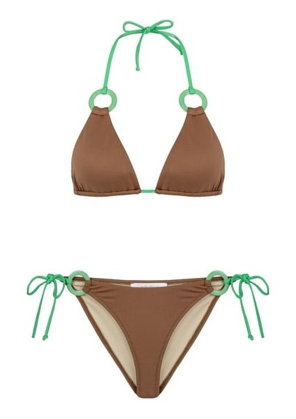 Aksesuar Detaylı Kontrast Üçgen Bikini Takım