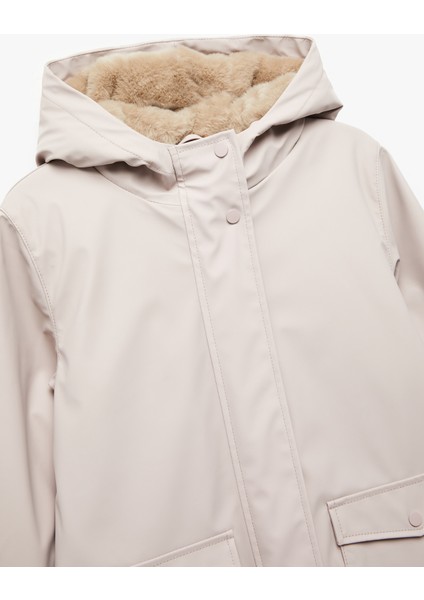 Kapşonlu Peluş Detaylı Kapaklı Cepli Uzun Kollu Mont modelleri