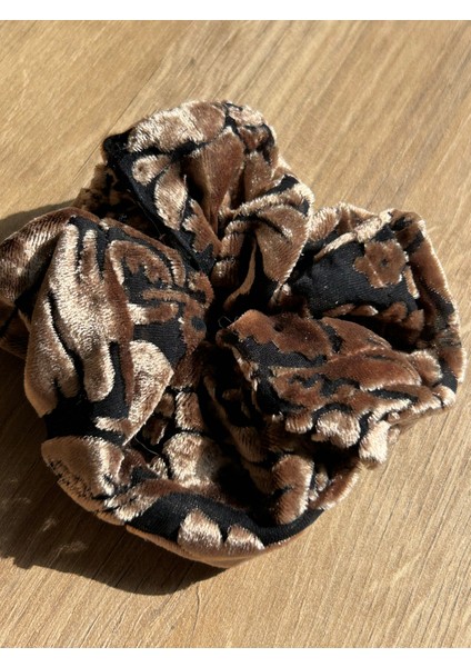 Kahverengi Desenli Lastik Toka