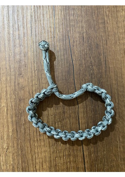 Gri Üstü Beyaz Siyah Noktalı Paracord Bileklik modelleri
