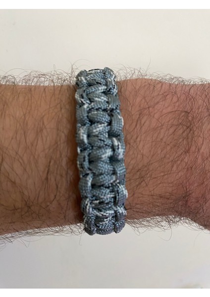 Gri Üstü Beyaz Siyah Noktalı Paracord Bileklik fırsatları