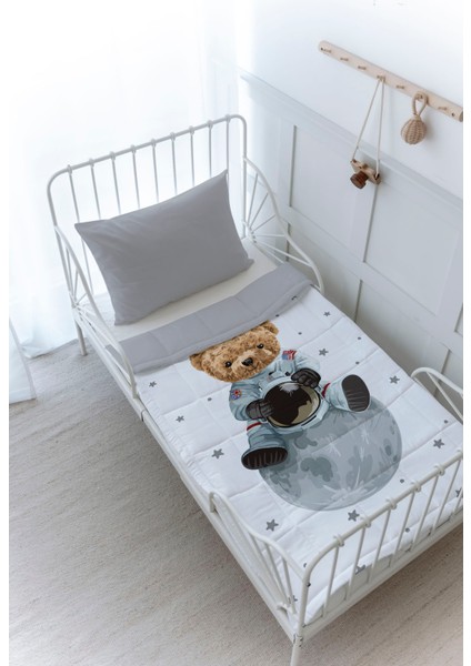 Organik Baskılı Bebek (100X150 Cm) Yorgan Seti - Iconic Serisi - Astronot Ayıcık