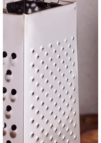 Grattugia Kutu Metal Saplı Rende 20 cm 4 Yüzeyli Peynir ve Sebze Rendesi modelleri