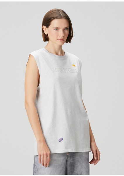 Gri Logo Detaylı T-Shirt modelleri