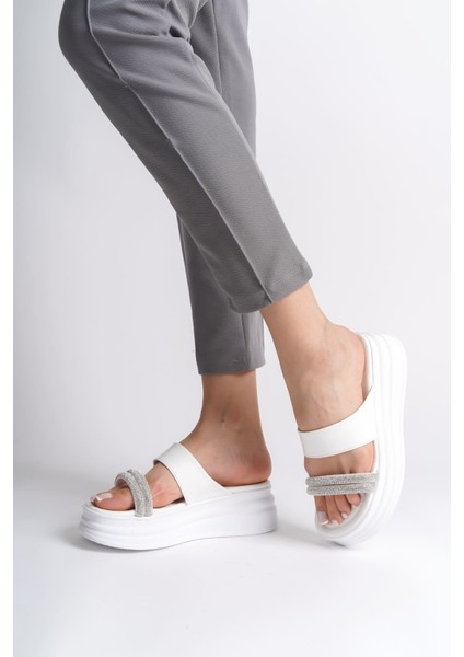 Sarah Düz Topuklu Taşlı Şeritli Kalın ve Ortopedik Taban Kadın Terlik Cbt - Beyaz fiyatları