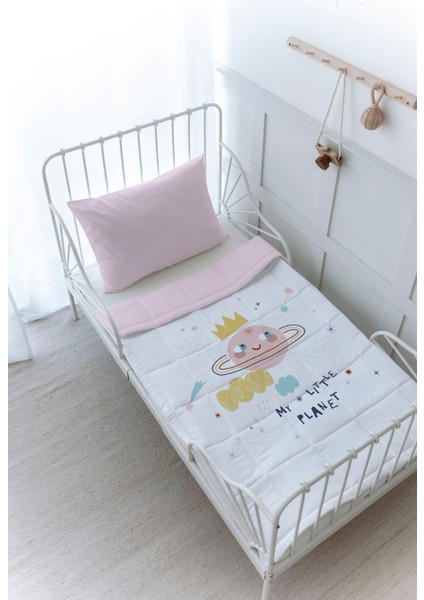 Organik Baskılı Bebek (100X150 Cm) Yorgan Seti - Iconic Serisi - Şirin Pembe Dünya
