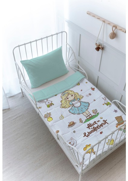 Organik Baskılı Bebek (100X150 Cm) Yorgan Seti - Iconic Serisi - Alice's Party