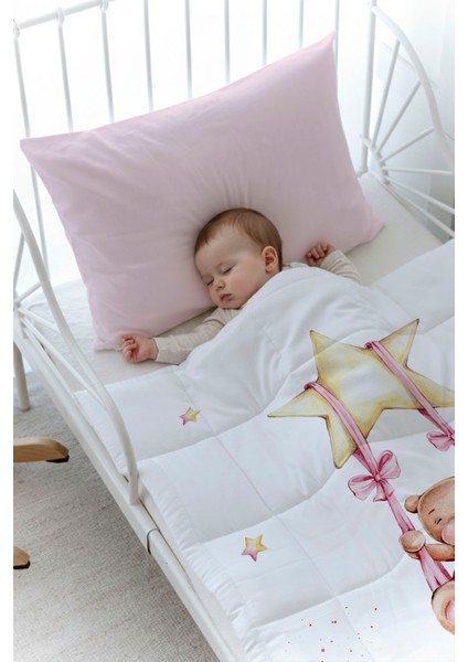 Organik Baskılı Bebek (100X150 Cm) Yorgan Seti - Iconic Serisi - Yıldızda Sallanan Boz Ayı Pembe fiyatları