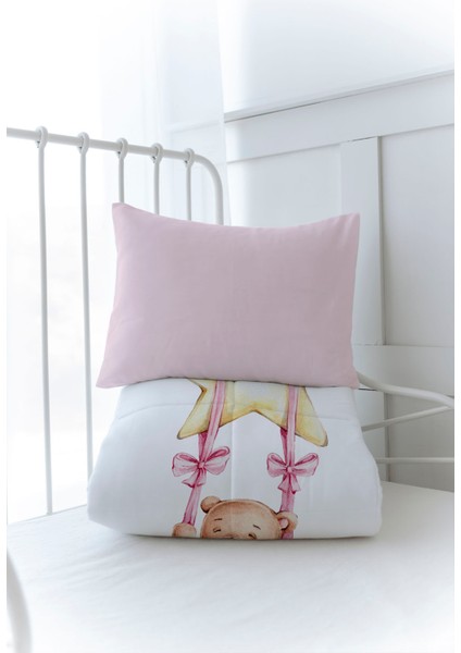 Organik Baskılı Bebek (100X150 Cm) Yorgan Seti - Iconic Serisi - Yıldızda Sallanan Boz Ayı Pembe modelleri