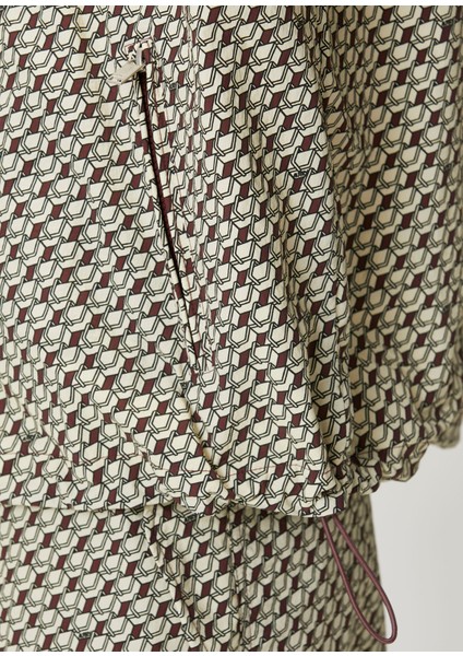 Çok Renkli Monogram Desenli Yağmurluk