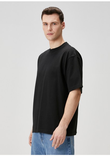 Siyah Logo Form Bağcıklı Organik Pamuk T-Shirt modelleri
