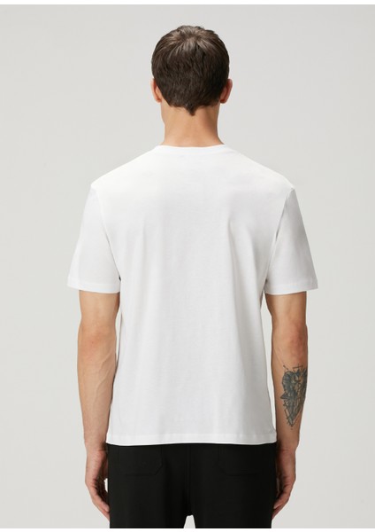 Beyaz Logo Baskılı T-Shirt fırsatları