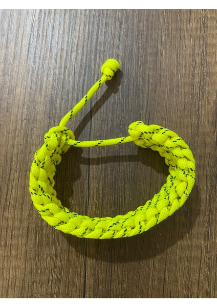 Sarı Üstü Siyah Noktalı Geniş Örgü Paracord Bileklik modelleri