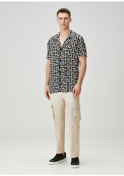 Siyah Beyaz Logo Desenli Kısa Kollu Gömlek fiyatları