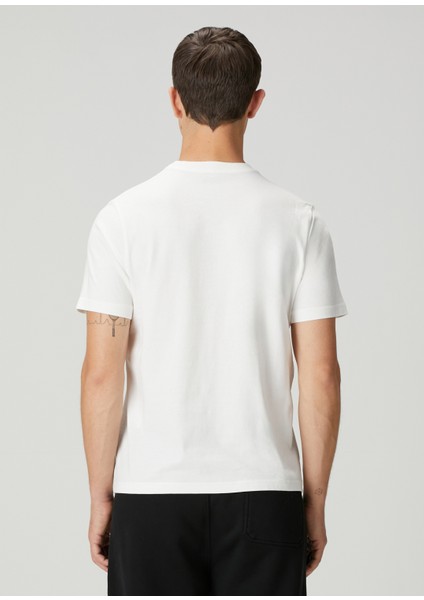 Beyaz Logo Nakışlı T-Shirt fırsatları