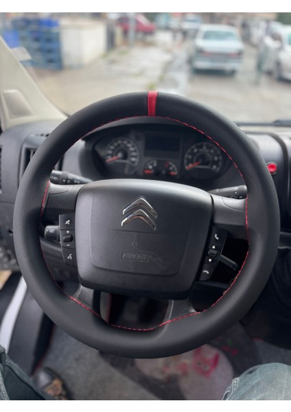 Dikişli Direksiyon Kılıfı Siyah Deri Kırmızı Yüzük Kırmızı Dikişli Fıat Ducato Fotodaki Araç Için