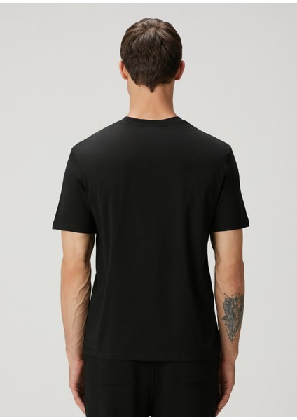 Siyah Logo Baskılı T-Shirt fırsatları
