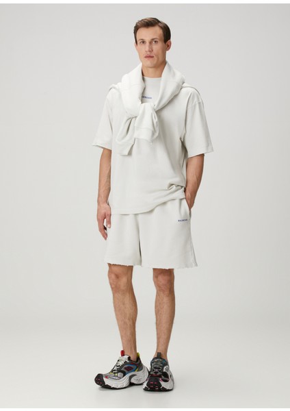 Beyaz Logo Nakışlı Bermuda