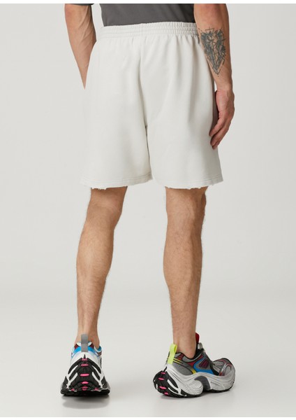 Beyaz Logo Nakışlı Bermuda modelleri